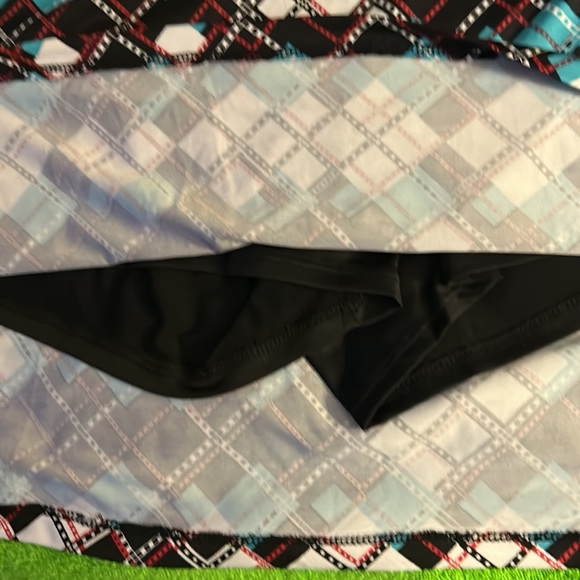 NWOT Plaid Multi Color Skirt by Golf America, With Built in Shorts, Sz XL - Picture 4 of 6